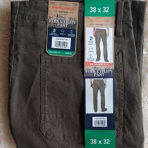 NWT Men's Trevorland Weatherproof  Olive Cargo Pants